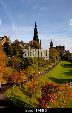 Laub Herbstfärbung, Princes Street Gardens East, Edinburgh Schottland Stockfoto