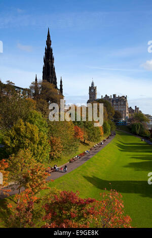 Laub Herbstfärbung, Princes Street Gardens East, Edinburgh Schottland Stockfoto