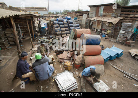 Schrott Metall Workshop in Arusha, Tansania, Ostafrika. Stockfoto