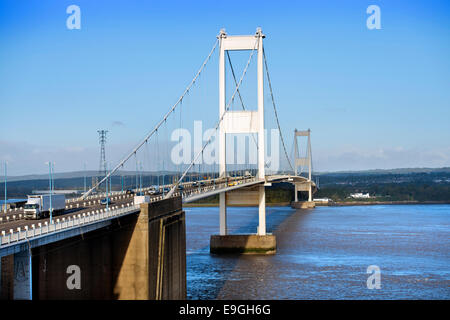 Die erste Severn-Brücke (eröffnet 1966) angesehen, von der nördlichen Seite der Bank bei Aust UK Englisch (Ost) Stockfoto