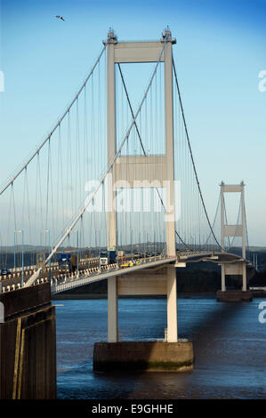 Die erste Severn-Brücke (eröffnet 1966) angesehen, von der nördlichen Seite der Bank bei Aust UK Englisch (Ost) Stockfoto