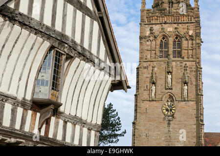 The15th Fachwerk Jahrhundert Tudor Merchants House und St. Nicolas Church, Kings Norton, Birmingham, West Midlands, England, UK Stockfoto