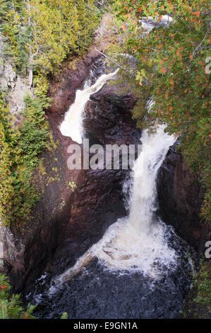 Teufel Wasserkocher Wasserfall in Schlagloch Brule Fluss Minnesota State Park, USA Stockfoto