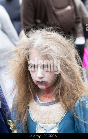 Montreal Zombie Walk. Ein Zombie Spaziergang ist eine öffentliche Veranstaltung, wo Teilnehmer Spaziergang als Zombies verkleidet Stockfoto