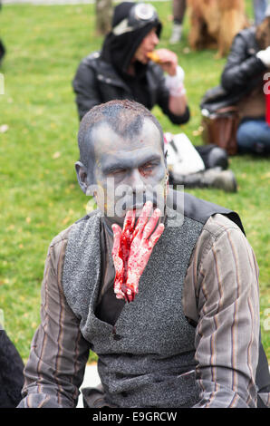 Montreal Zombie Walk. Ein Zombie Spaziergang ist eine öffentliche Veranstaltung, wo Teilnehmer Spaziergang als Zombies verkleidet Stockfoto