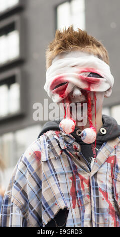 Montreal Zombie Walk. Ein Zombie Spaziergang ist eine öffentliche Veranstaltung, wo Teilnehmer Spaziergang als Zombies verkleidet Stockfoto