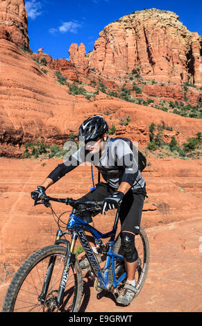 Mountainbiker an Huhn Punkt in Sedona Stockfoto