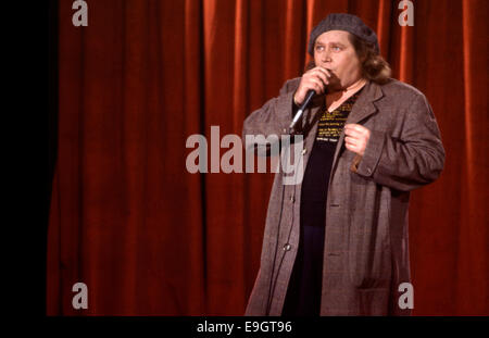 Sam Kinison Durchführung im Roxy am Sunset Blvd. in Los Angeles ca. 1987 Stockfoto