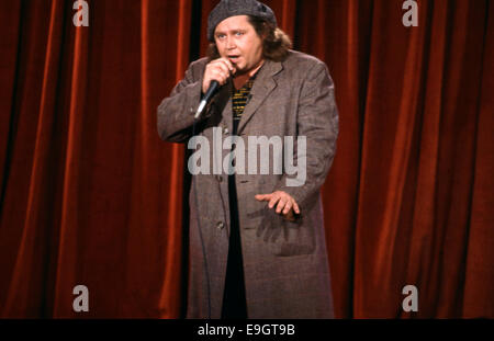 Sam Kinison Durchführung im Roxy am Sunset Blvd. in Los Angeles ca. 1987 Stockfoto