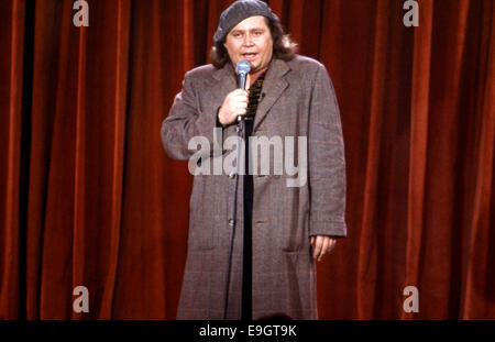 Sam Kinison Durchführung im Roxy am Sunset Blvd. in Los Angeles ca. 1987 Stockfoto