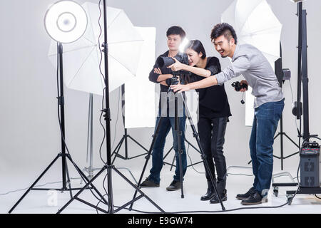 Fotografen arbeiten im studio Stockfoto