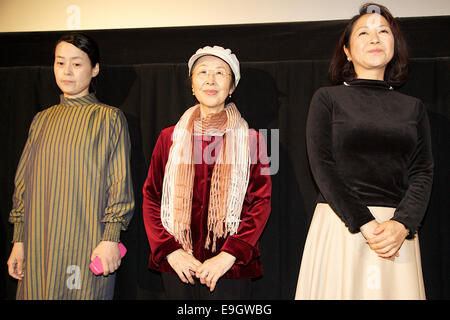 Michiko Watanabe, Keiko Tokunou, Kumiko Kawada, 27. Oktober 2014: Tokio, Japan: (L, R) Schauspielerinnen Michiko Watanabe, Keiko Tokunou und Kumiko Kawada posieren für die Kameras während der Bühne Gruß des Films "Ecotherapy Wochenende Urlaub" bei TOHO Kinos in Roppongi am 27. Oktober 2014, Tokio, Japan. 3 bis 31. Bildnachweis: Aflo Co. Ltd./Alamy Live-Nachrichten Stockfoto