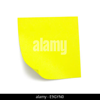 gelbe Haftnotiz mit Schatten auf weiß Stockfoto