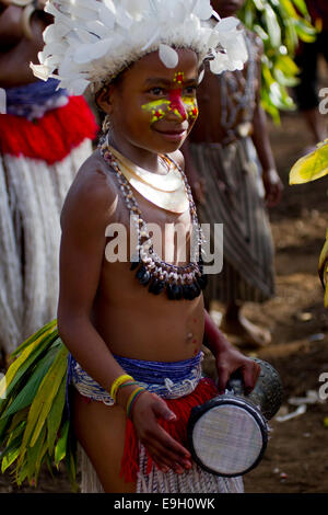 Tiny Dancer aus dem Jiwaka Stamm an Mt. Hagen Sing Sing Stockfoto