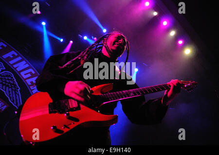 BARCELONA - 25 NOV: Five Finger Death Punch (5FDP), Heavy-Metal-Band führt in Pavello Olimpic de Badalona Stadium. Stockfoto