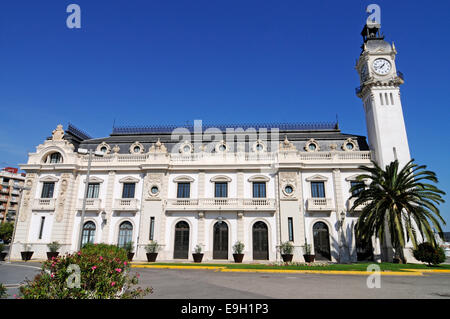 Hafengebäude mit Uhrturm, Hafen, Valencia, Valencia, Spanien Stockfoto