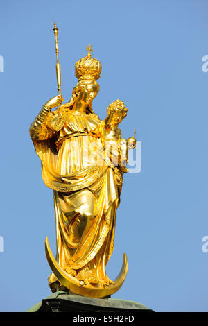 Statue auf die Mariensäule in München, Bayern, Deutschland Stockfoto