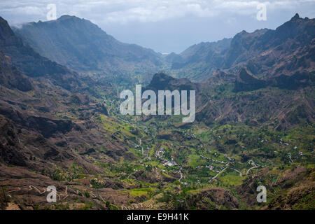 Wanderwege an den steilen Hängen des Tals Paúl, Santo Antão Insel, Kap Verde Stockfoto