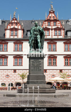 Prinz Albert Memorial, Gedenkstätte für Albert von Sachsen-Coburg und Gotha, vor dem Rathaus Stadthaus Coburg, Coburg Stockfoto