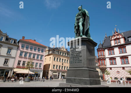 Marktplatz mit Prinz Albert Mahnmal, Albert von Sachsen-Coburg und Gotha, mit dem Rathaus Coburg Stadthaus auf der Stockfoto