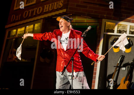 Der deutsche Komiker Leben Otto Waalkes durchführen in der Stadthalle Festival Hall, Sursee, Kanton Luzern, Schweiz Stockfoto