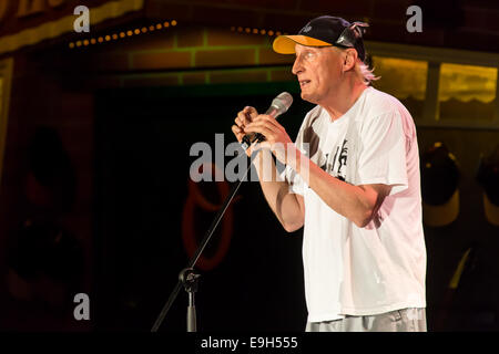 Der deutsche Komiker Leben Otto Waalkes durchführen in der Stadthalle Festival Hall, Sursee, Kanton Luzern, Schweiz Stockfoto