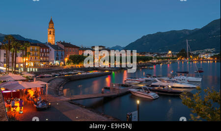 Promenade von Ascona am Lago Maggiore oder Lago Maggiore am Abend, Ascona, Kanton Tessin, Schweiz Stockfoto