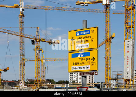 Verkehrszeichen vor der Baustelle Milaneo, Stuttgart, Baden-Württemberg, Deutschland Stockfoto