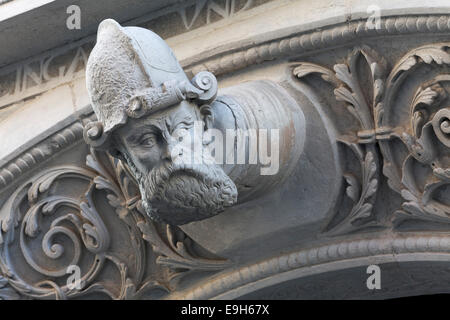 Gaffkopf, skulpturale Kopf auf dem Portal "Biblischen Haus", Görlitz, Sachsen, Deutschland Stockfoto