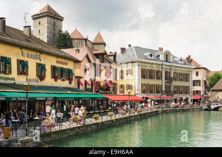 Am Ufer Restaurants in Annecy alte Stadt, Haute-Savoie, Frankreich, Europa Stockfoto