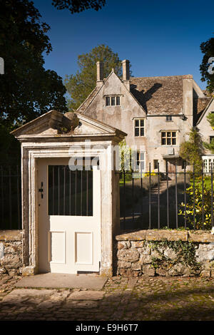 Großbritannien, England, Wiltshire, Avebury Manor, Gartentor Stockfoto