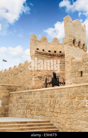 Alte Canon türkische Top-Stadt Wand Icheri Sheher (Altstadt) von Baku Aserbaidschan Stockfoto