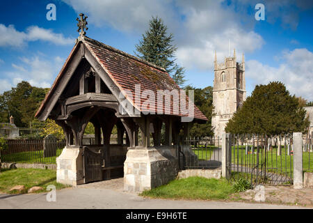 Großbritannien, England, Wiltshire, Avebury, St. James Parish Kirche Lynch Tor entworfen von dem Architekten Charles Pointing Stockfoto