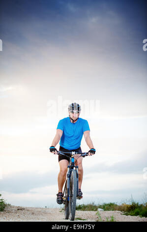 Mountainbiker fahren auf Kroatien Stockfoto