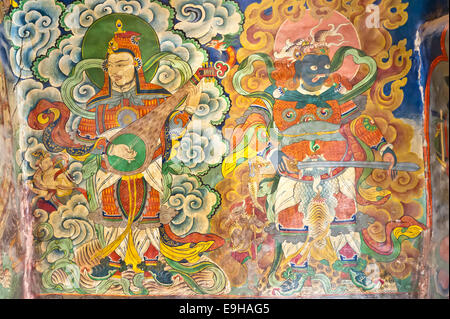 Musiker und Dämon Wandbild am Eingang des Tashi Choling Gompa, tibetischen Buddhismus, Gieling, Upper Mustang, Lo, Nepal Stockfoto