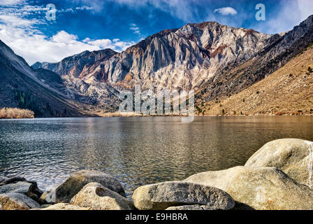 Convict Lake, Laurel Mountain in Ferne, östliche Sierra Nevada, Kalifornien, USA Stockfoto