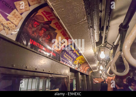 Vintage Werbung hilft Ihnen wieder u-Bahn Zeitreise Stockfoto