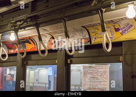 Vintage Werbung hilft Ihnen wieder u-Bahn Zeitreise Stockfoto