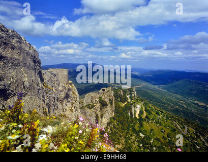 Chateau de Peyrepertuse, Französisch Pyrénées in der Ortschaft Duilhac-sous-Peyrepertuse, Département Aude, Frankreich Stockfoto