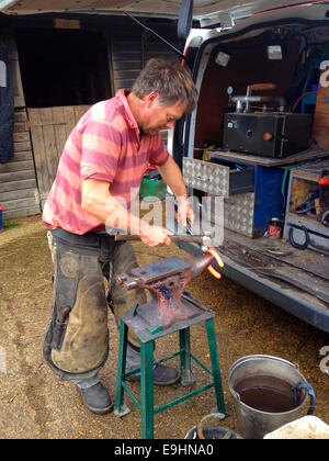 Mike Moss, Hufschmied, Godshill, Isle Of Wight, England, UK, Stockfoto