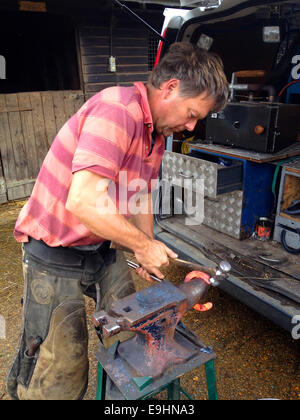 Mike Moss, Hufschmied, Godshill, Isle Of Wight, England, UK, Stockfoto