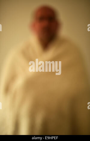 Mann in weißem Gewand Stockfoto