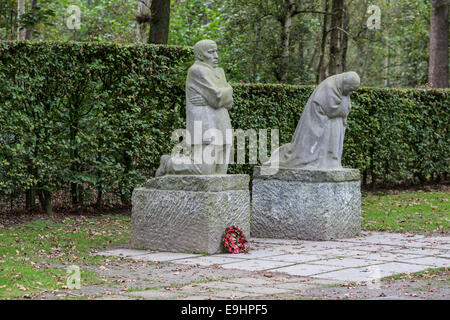 Kaethe Kollwitz Statuen in Vladslo deutschen Krieg Friedhof, Belgien. Stockfoto