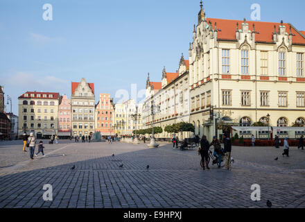 Markt mit neuen Rathaus - Rynek quadrieren wir Wrocławiu, Wroclaw, Polen Stockfoto