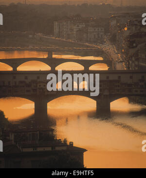 Florenz oder Firenze (auch einmal Fiorenza oder Florentia genannt) ist die Hauptstadt der italienischen Region Toskana. Stockfoto