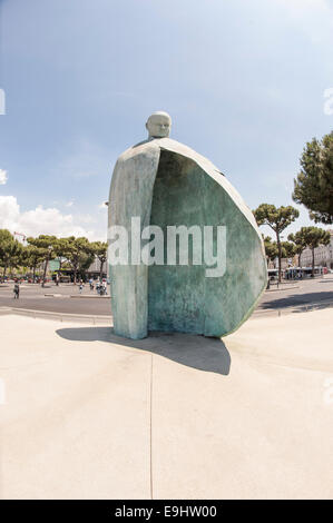 Statua di Papa Giovanni Paolo II. Papst Johannes Paul II-Statue am Bahnhof Termini. Stockfoto