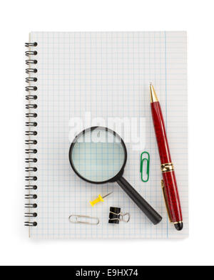 geprüfte Notebook isoliert auf weißem Hintergrund Stockfoto