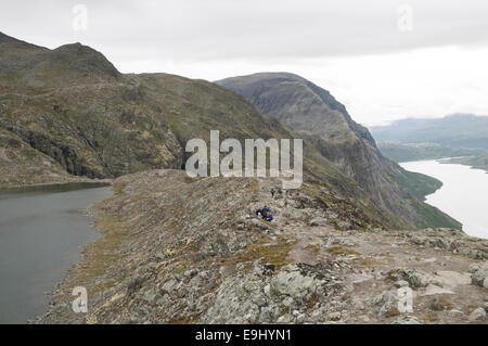 Der Besseggen-Trail im Nationalpark Jotunheimen, Norwegen - eine sehr beliebte Route unter Wanderern. Stockfoto