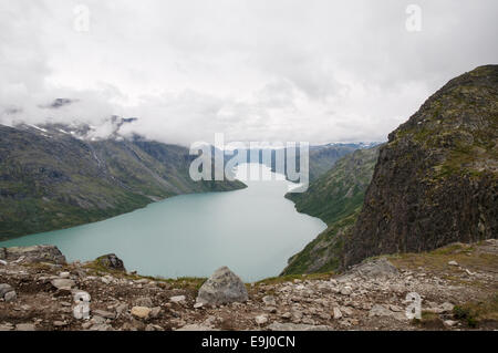 Blick über Gjende See von Bergrücken Besseggen, Nationalpark Jotunheimen, Norwegen Oppland county Stockfoto