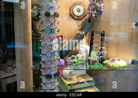 Shop Windows Verkauf von Mode in Paris Frankreich Stockfoto